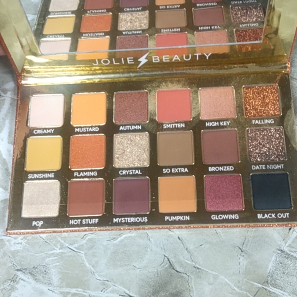 COPY - Jolie's beauty radiance eyeshadow pallet